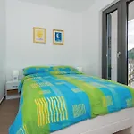 Vakantiehuis Five-bedroom In *