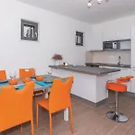 Five-bedroom In Vakantiehuis *