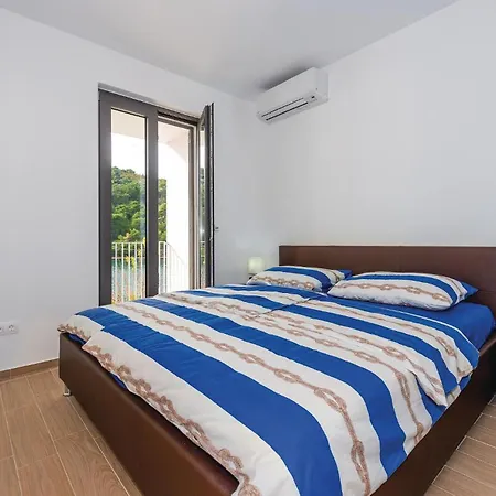 펜션 Five-bedroom In