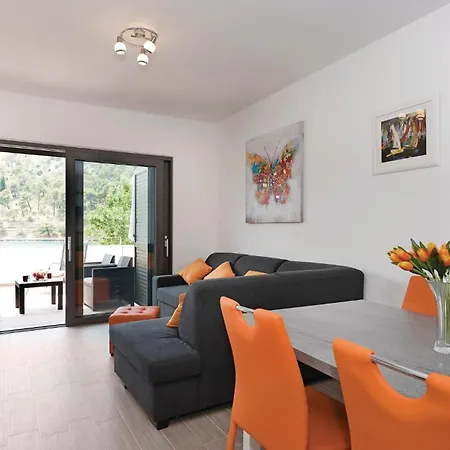 펜션 Five-bedroom In *