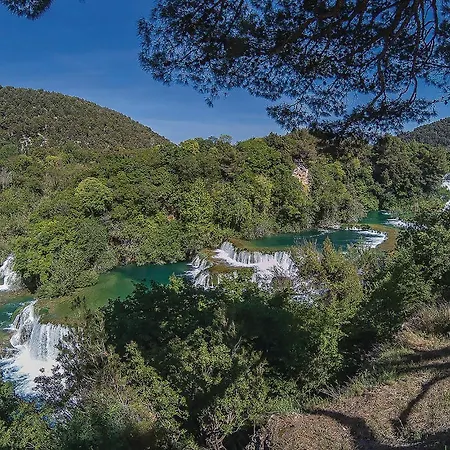 Five-bedroom In 펜션 *