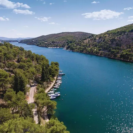 Five-bedroom In 펜션